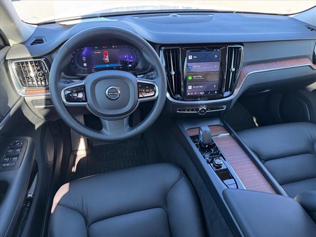 2024 Volvo V60 Cross Country B5 AWD PLUS