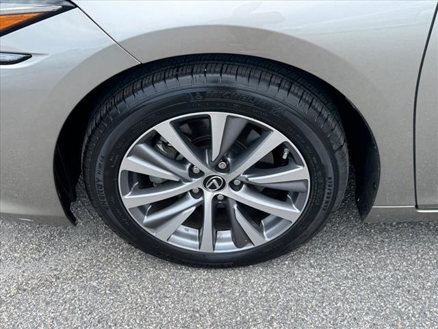 2021 Lexus ES 300h Base
