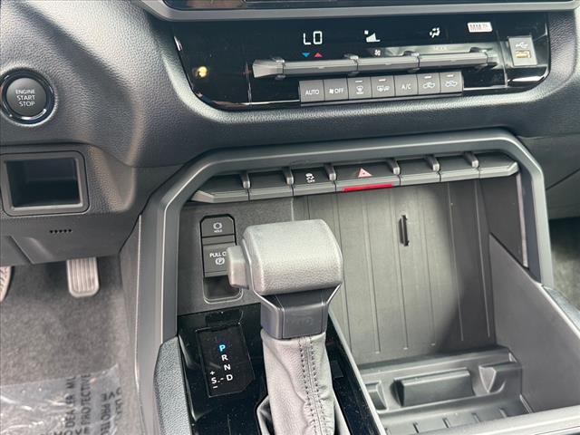 2025 Toyota Tundra SR CREWMAX 5.5 BED