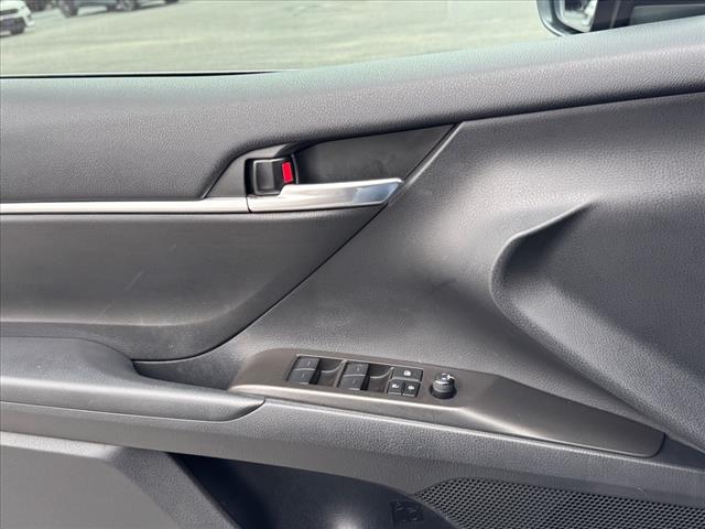 2023 Toyota Camry SE AUTO