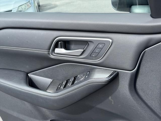 2024 Nissan Rogue AWD PLATINUM