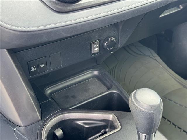 2017 Toyota RAV4 LE AWD (NATL)