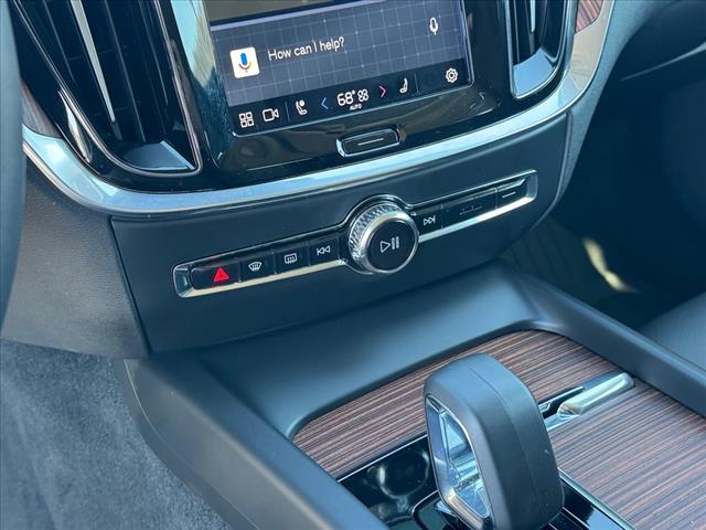 2024 Volvo V60 Cross Country B5 AWD PLUS