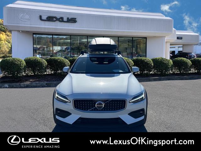 2024 Volvo V60 Cross Country B5 AWD PLUS