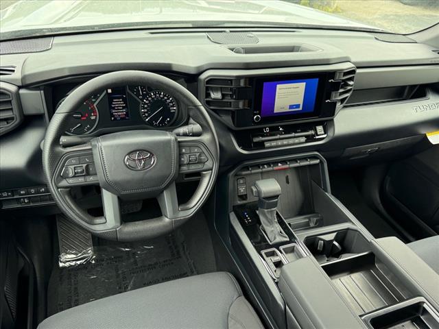 2025 Toyota Tundra SR CREWMAX 5.5 BED