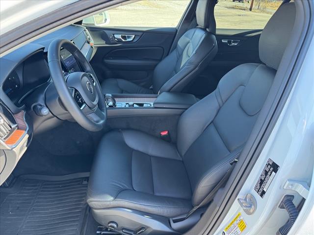 2024 Volvo V60 Cross Country B5 AWD PLUS