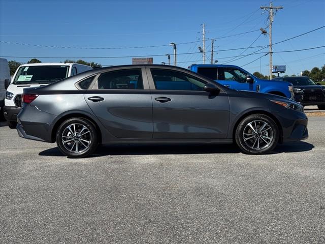 2024 Kia Forte LXS - Photo 2