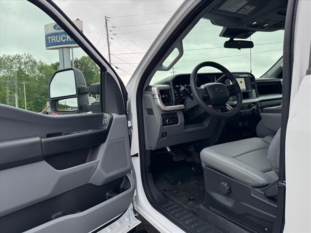 2025 Ford F-350 Super Duty XL