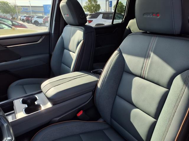 2025 GMC Acadia AT4