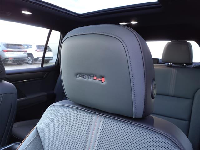 2025 GMC Acadia AT4