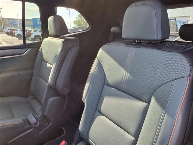 2025 GMC Acadia AT4
