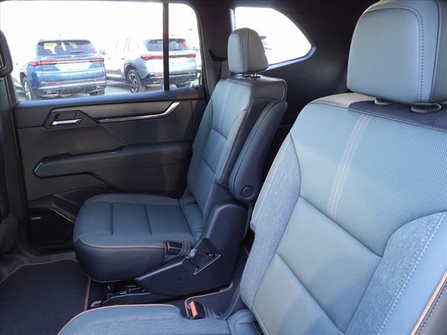 2025 GMC Acadia AT4