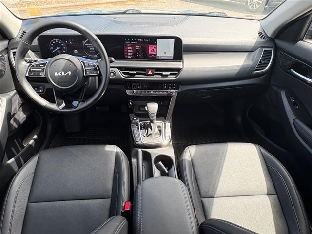 2025 Kia Seltos EX - Photo 10