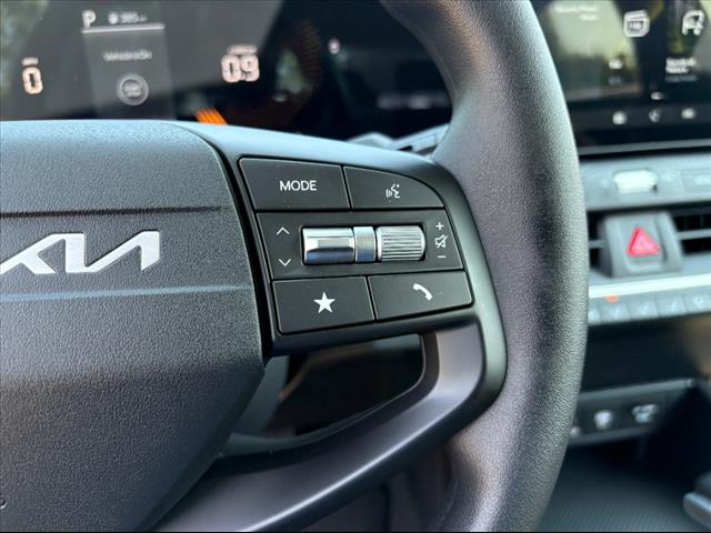 2025 Kia K4 LXS - Photo 12