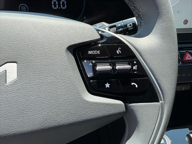 2025 Kia Niro EX - Photo 12