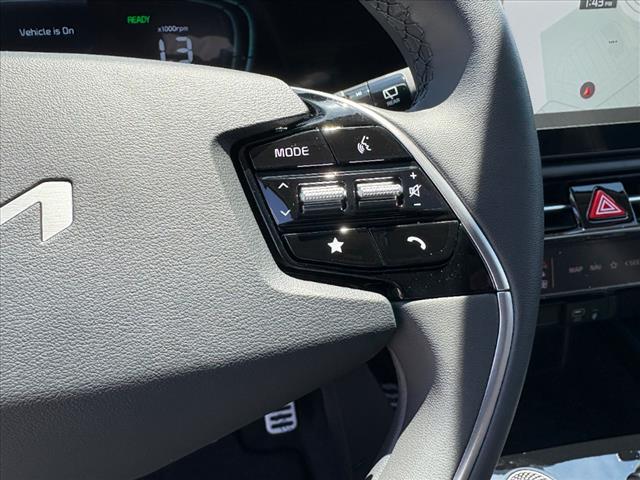 2025 Kia Niro EX Touring - Photo 12
