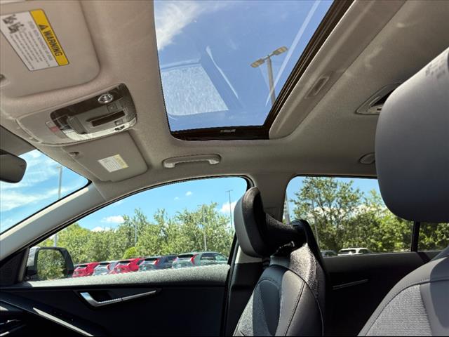 2025 Kia Niro EX Touring - Photo 13