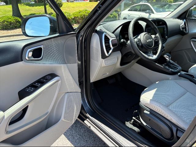 2025 Kia Soul LX - Photo 13