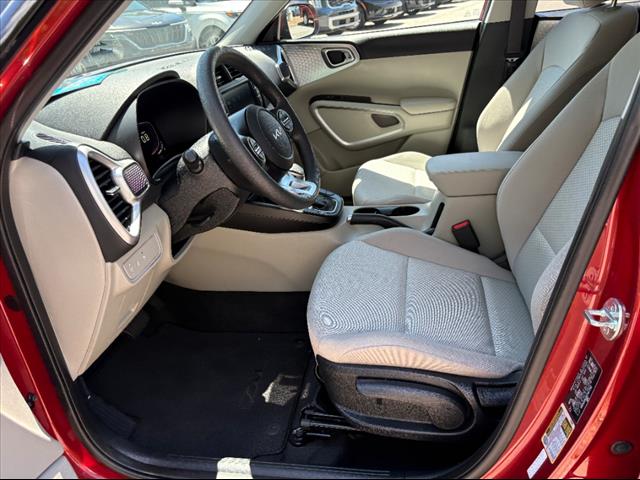 2024 Kia Soul LX - Photo 14