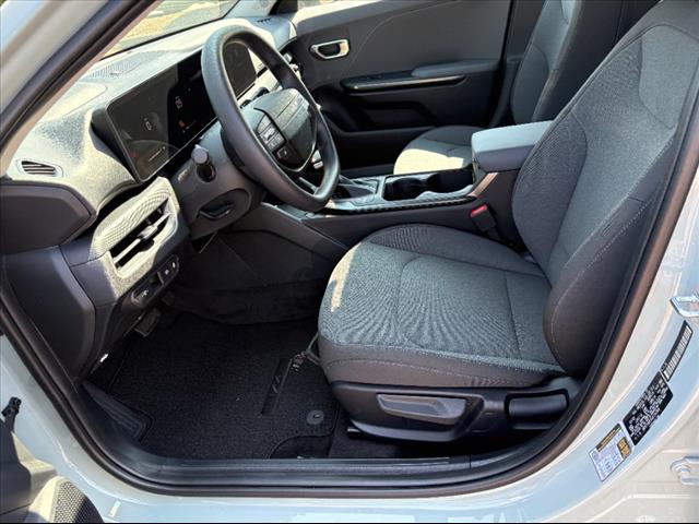 2025 Kia K4 LXS - Photo 15