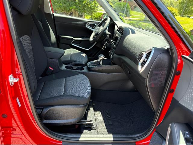 2025 Kia Soul LX - Photo 15