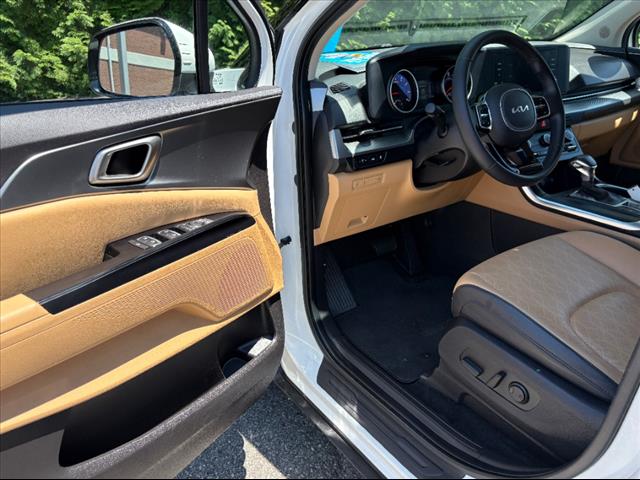 2024 Kia Carnival LX - Photo 15