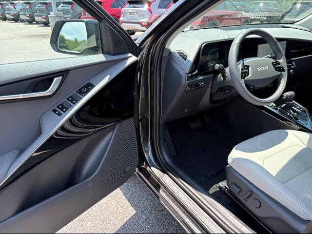 2025 Kia Niro EX - Photo 16