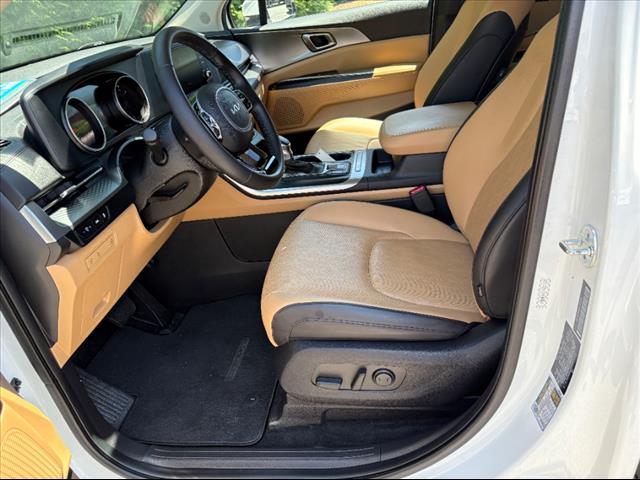 2024 Kia Carnival LX - Photo 16