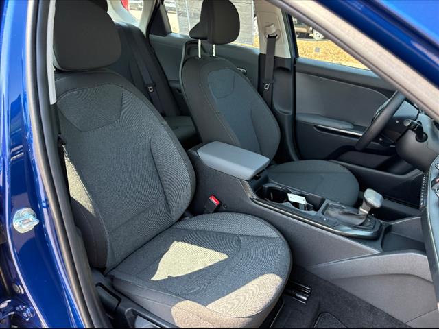 2025 Kia K4 LXS - Photo 17