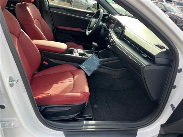2025 Kia K5 GT-Line - Photo 17