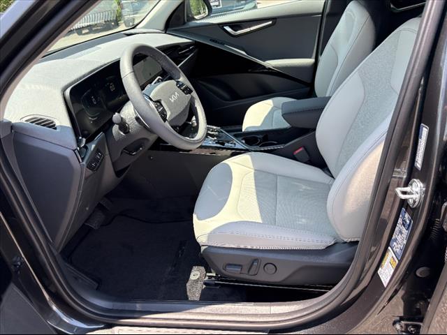 2025 Kia Niro EX - Photo 17