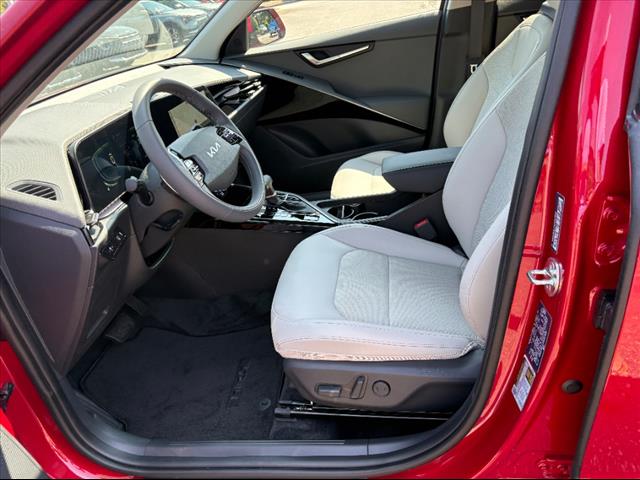2025 Kia Niro EX - Photo 17