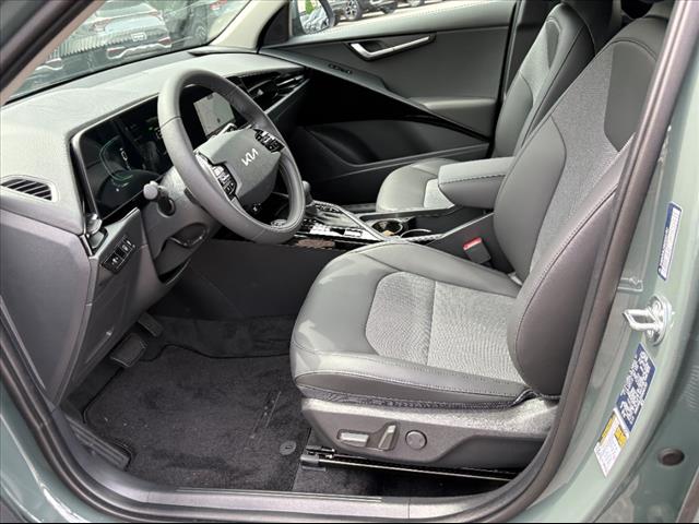 2025 Kia Niro EX - Photo 17