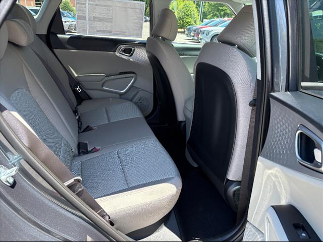 2025 Kia Soul LX - Photo 17