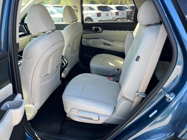 2025 Kia Sorento Hybrid EX - Photo 17