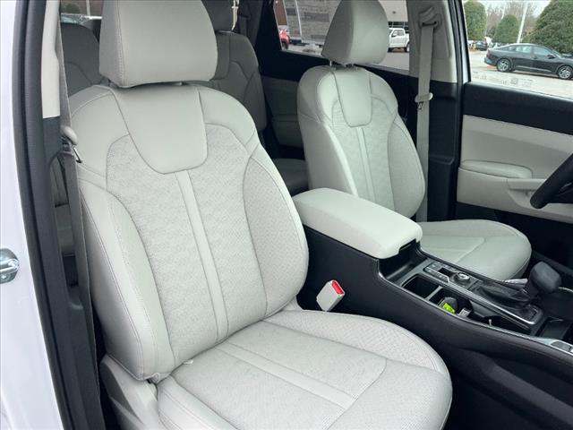 2025 Kia Sorento EX - Photo 18
