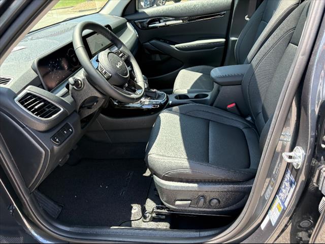 2025 Kia Seltos EX - Photo 18