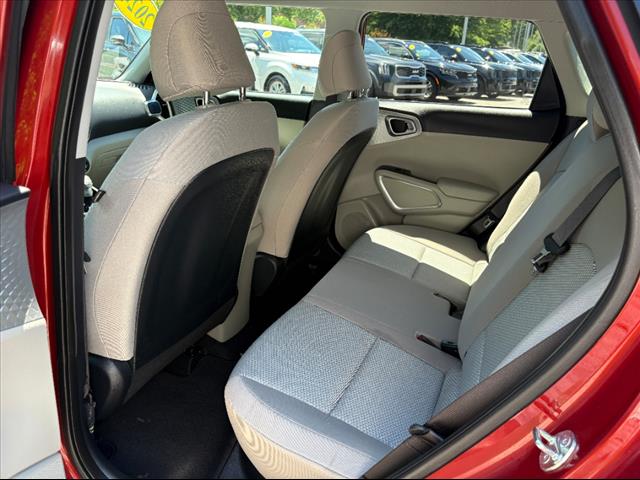 2024 Kia Soul LX - Photo 18