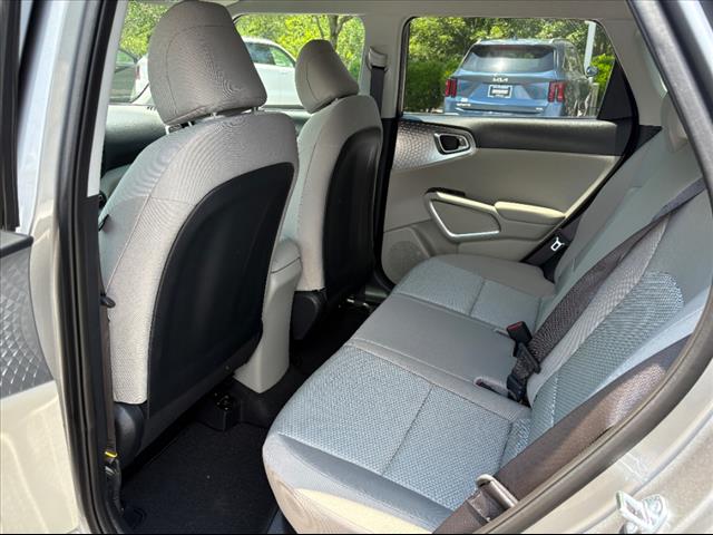 2025 Kia Soul LX - Photo 18