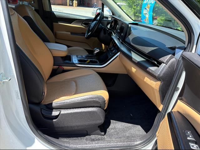 2024 Kia Carnival LX - Photo 18