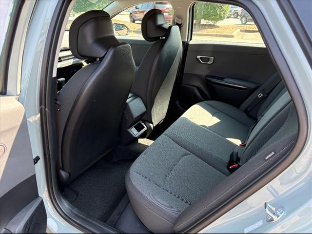 2025 Kia K4 LXS - Photo 19