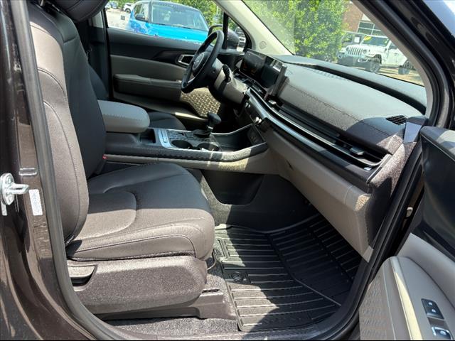 2025 Kia Carnival LXS - Photo 19