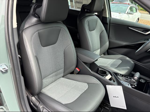 2025 Kia Niro EX - Photo 20