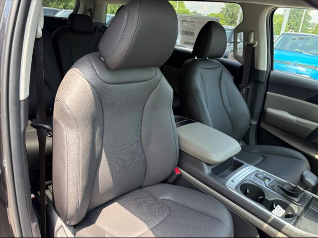 2025 Kia Carnival LXS - Photo 20