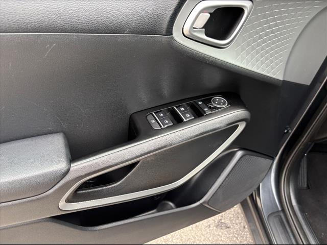 2024 Kia Soul LX - Photo 21