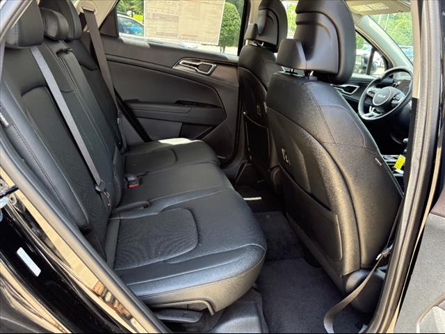 2025 Kia Sportage EX - Photo 22