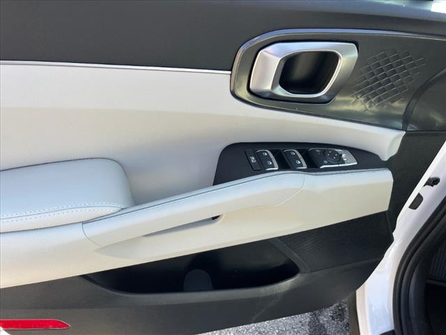 2025 Kia Sorento EX - Photo 22
