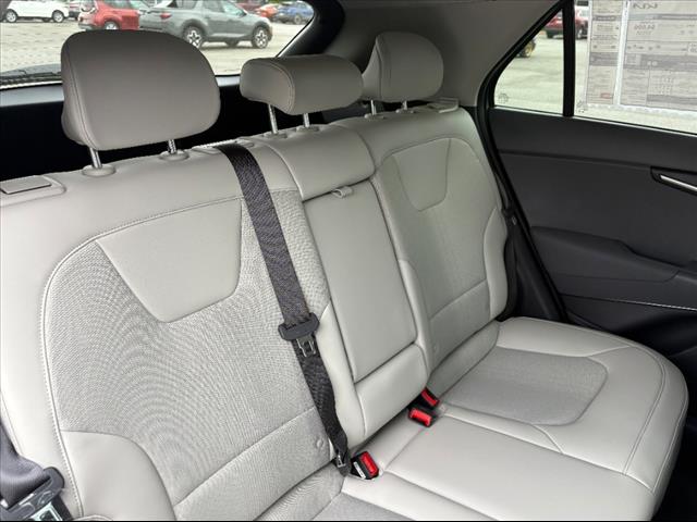2025 Kia Niro EX - Photo 23