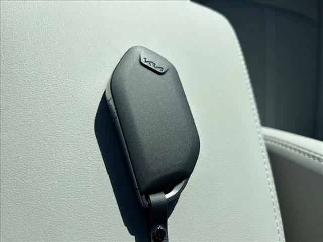 2025 Kia Sorento EX - Photo 24