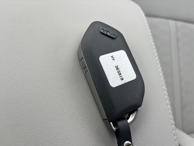 2025 Kia Sorento EX - Photo 24